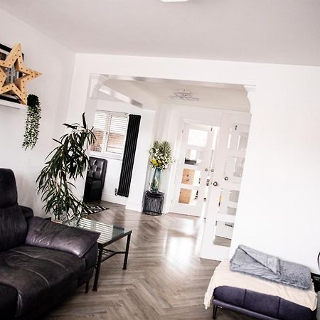 Inviting 3-Bed House In Manchester Zewnętrze zdjęcie